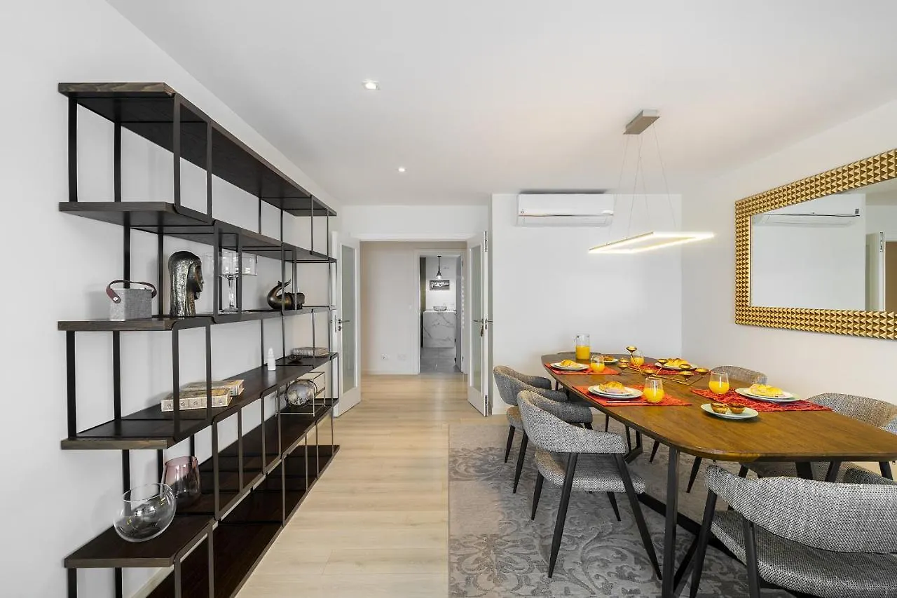 Whome Family Condo - Urban Retreat With Parking, Ac, Elevator In Great Location Lisboa 0*,  Portugal