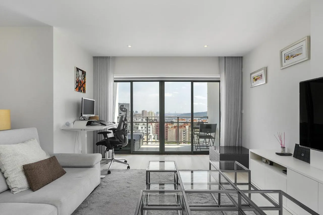 Whome Family Condo - Urban Retreat With Parking, Ac, Elevator In Great Location Lisboa 0*,