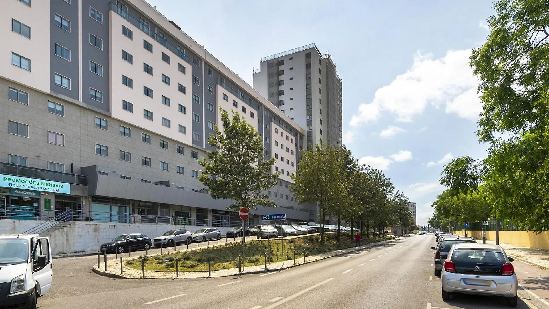 Whome Family Condo - Urban Retreat With Parking, Ac, Elevator In Great Location Lisboa 0*,  Portugal